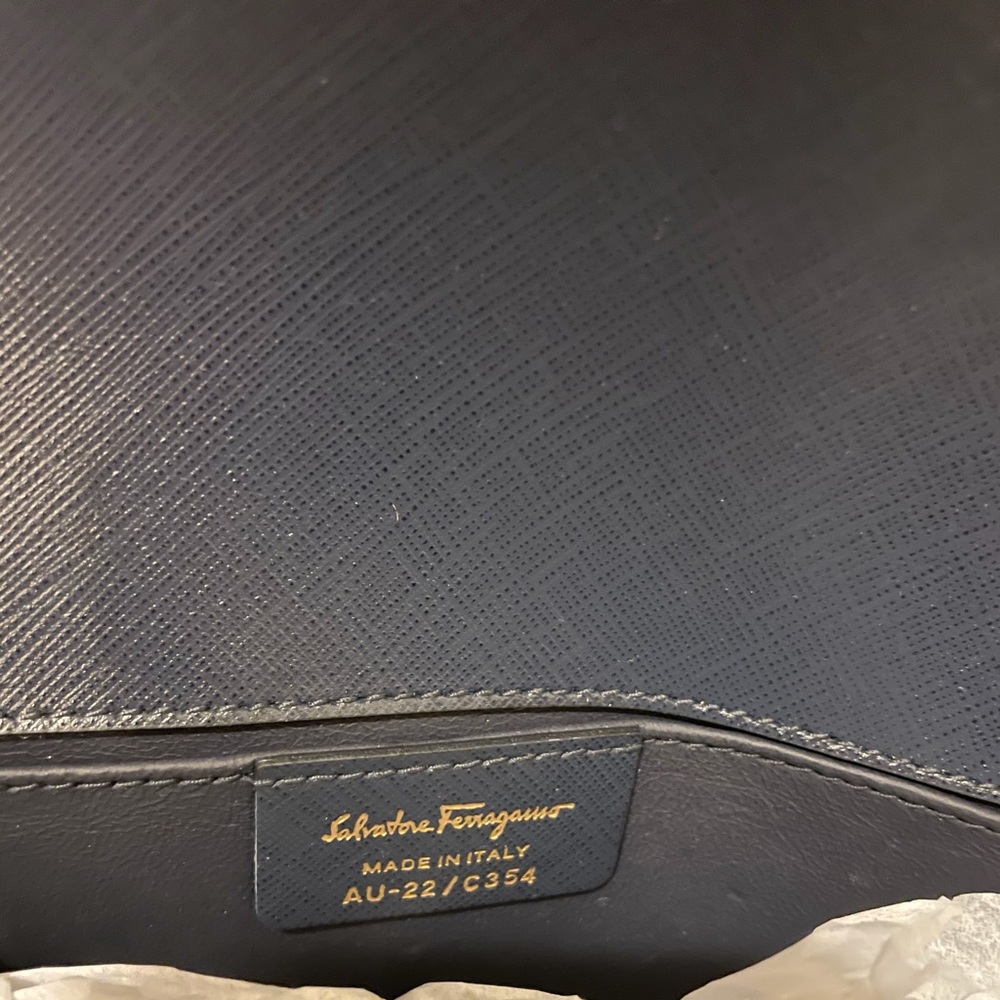 Salvatore Ferragamo navy clutch - Picture 7 of 7